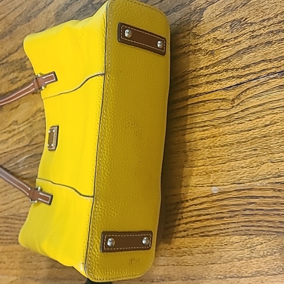 Dooney & Bourke Mustard Small Pebble Grain Lexington Tote In great preloved cond - Picture 4 of 5